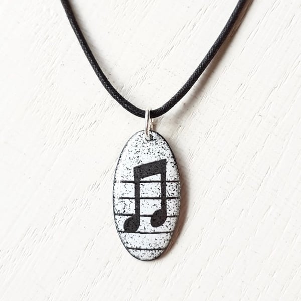 Oval Musical Note Pendant - Semi-Quaver