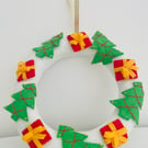 Christmas Felt Wreath - Trees and gifts 