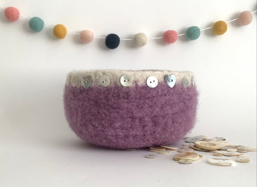 FELTED 'FUSSPOT'  BOWL ,desk tidy . Purple . Mother of Pearl buttons .