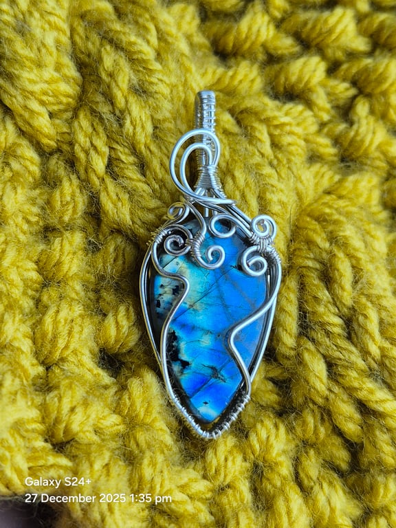 Wire Wrapped labradorite pendant necklace 