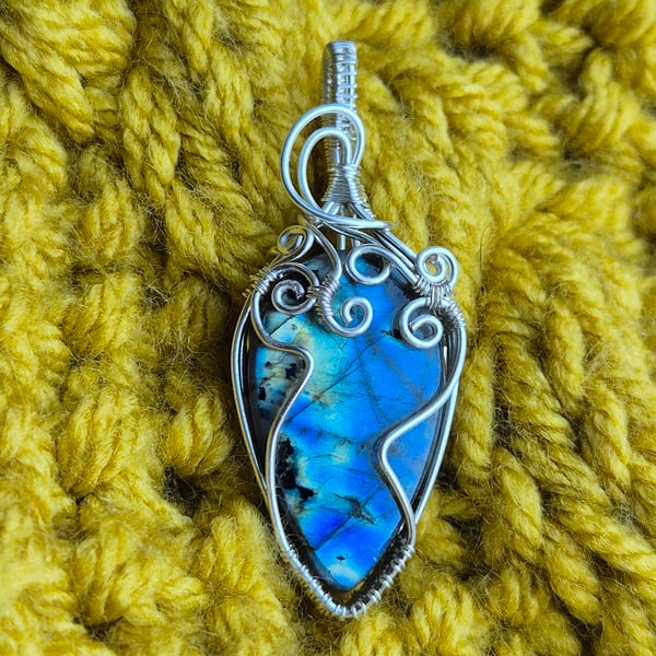 Wire Wrapped labradorite pendant necklace 