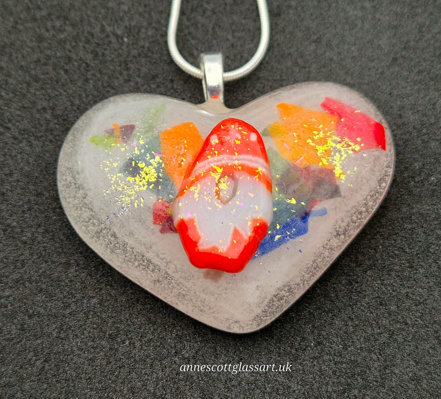 Handmade 3D Fused Glass Heart-shaped Pendant Necklace with Santa