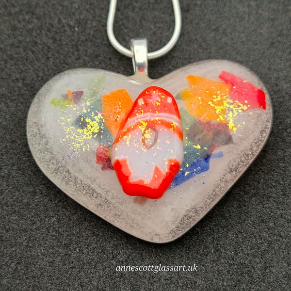 Handmade 3D Fused Glass Heart-shaped Pendant Necklace with Santa