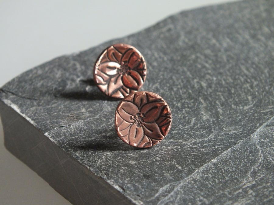 Copper lily post earrings