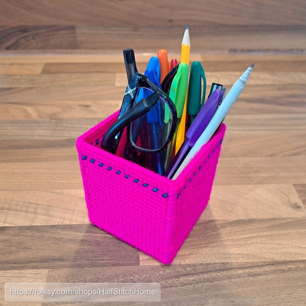 Medium-sized desk tidy - hot pink with glitter blue line pattern