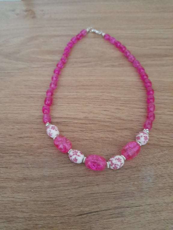 BRIGHT PINK, WHITE AND SILVER PORCELAIN BEAD NECKLACE.