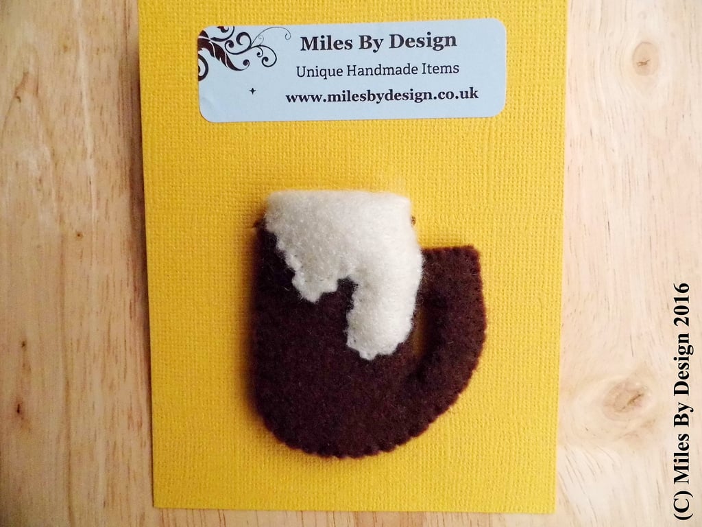 'Cheers' Beer Mug - Men's Lapel Pin - Badge - Brooch