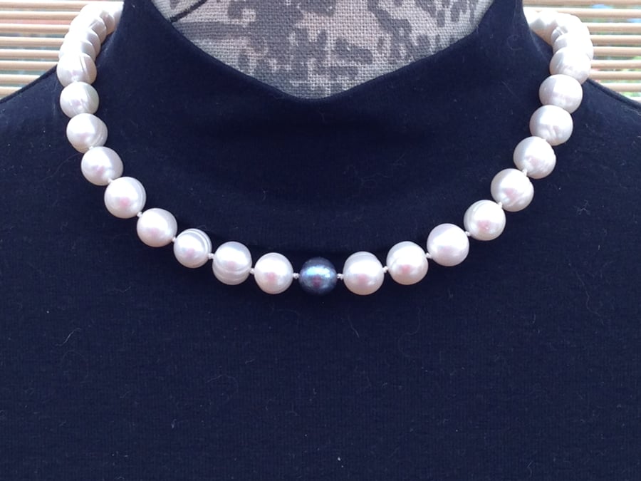  Fresh Water Pearls Necklace, Classic  Knotted Pearl Necklace