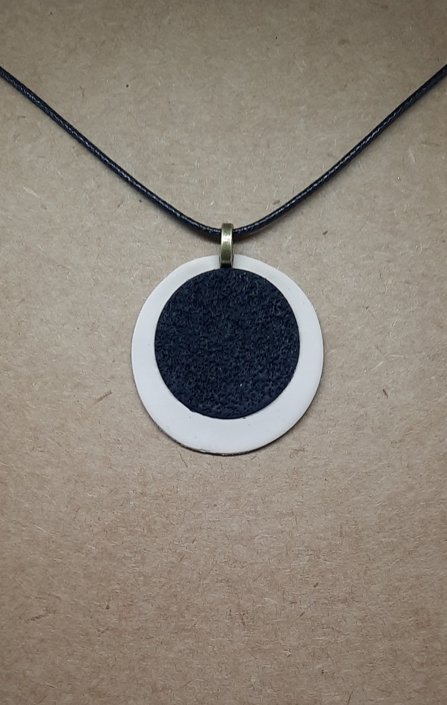 Monochrome pendant necklace 