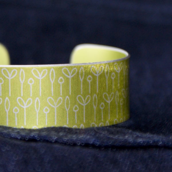 Spring buds pattern cuff bracelet lime green