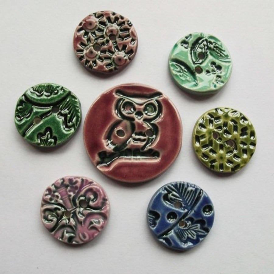 Set of 7 ceramic buttons