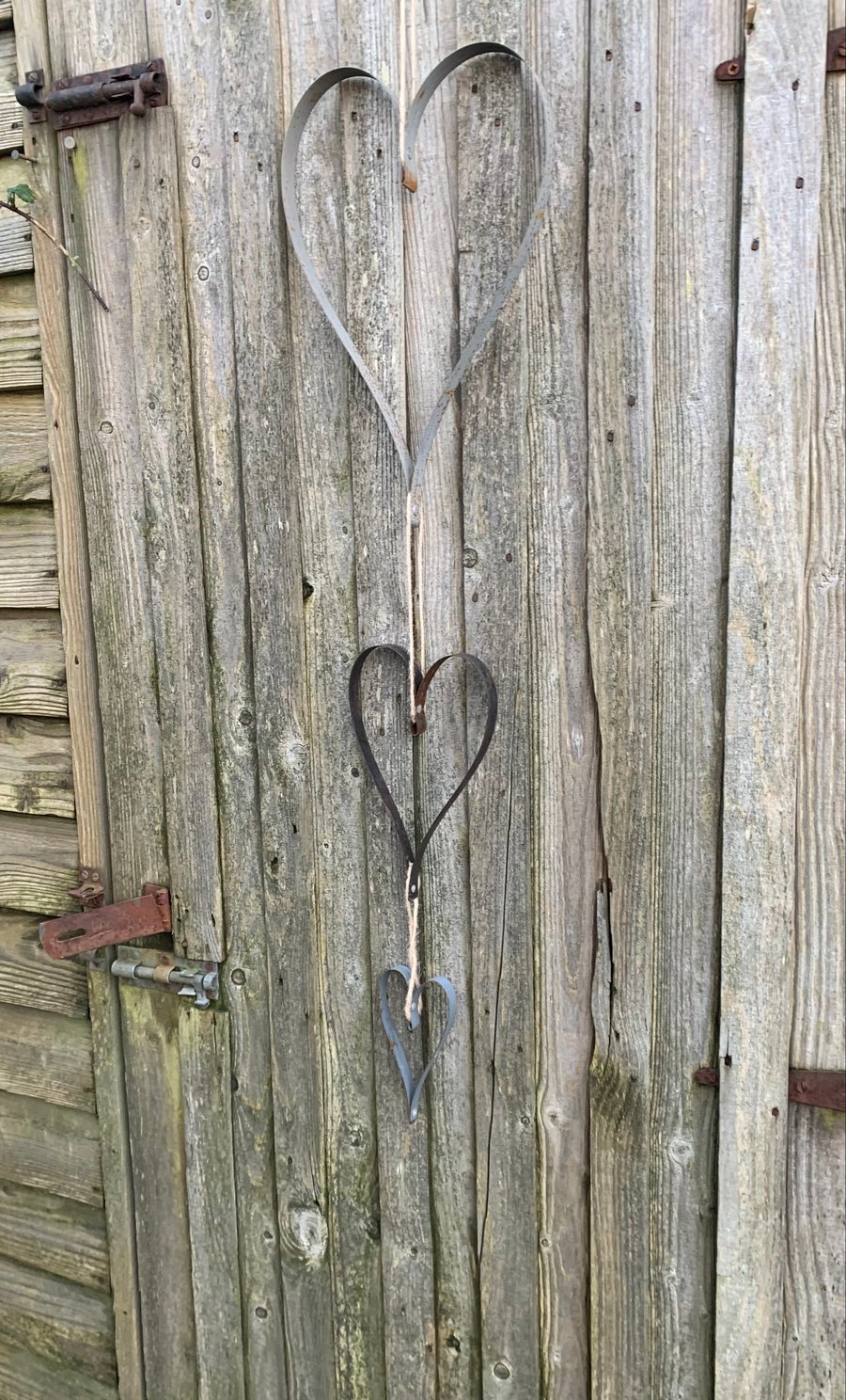 Hanging set of 3 steel hearts with free P&P