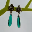 Baroque crystal drop earrings Emerald green glass beautiful retro gold