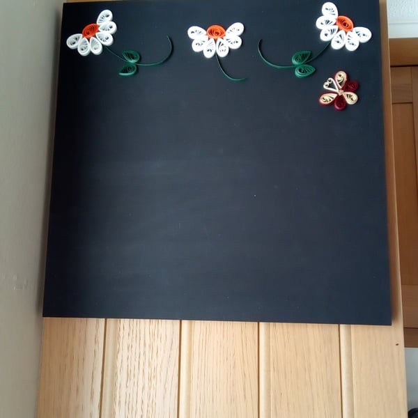 Quilled 3 Daisies & Butterfly Chalk Board