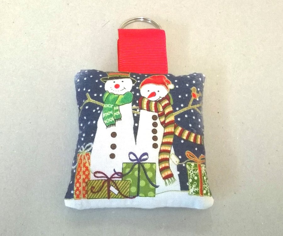 Christmas key ring with snowmen pattern, festive key ring
