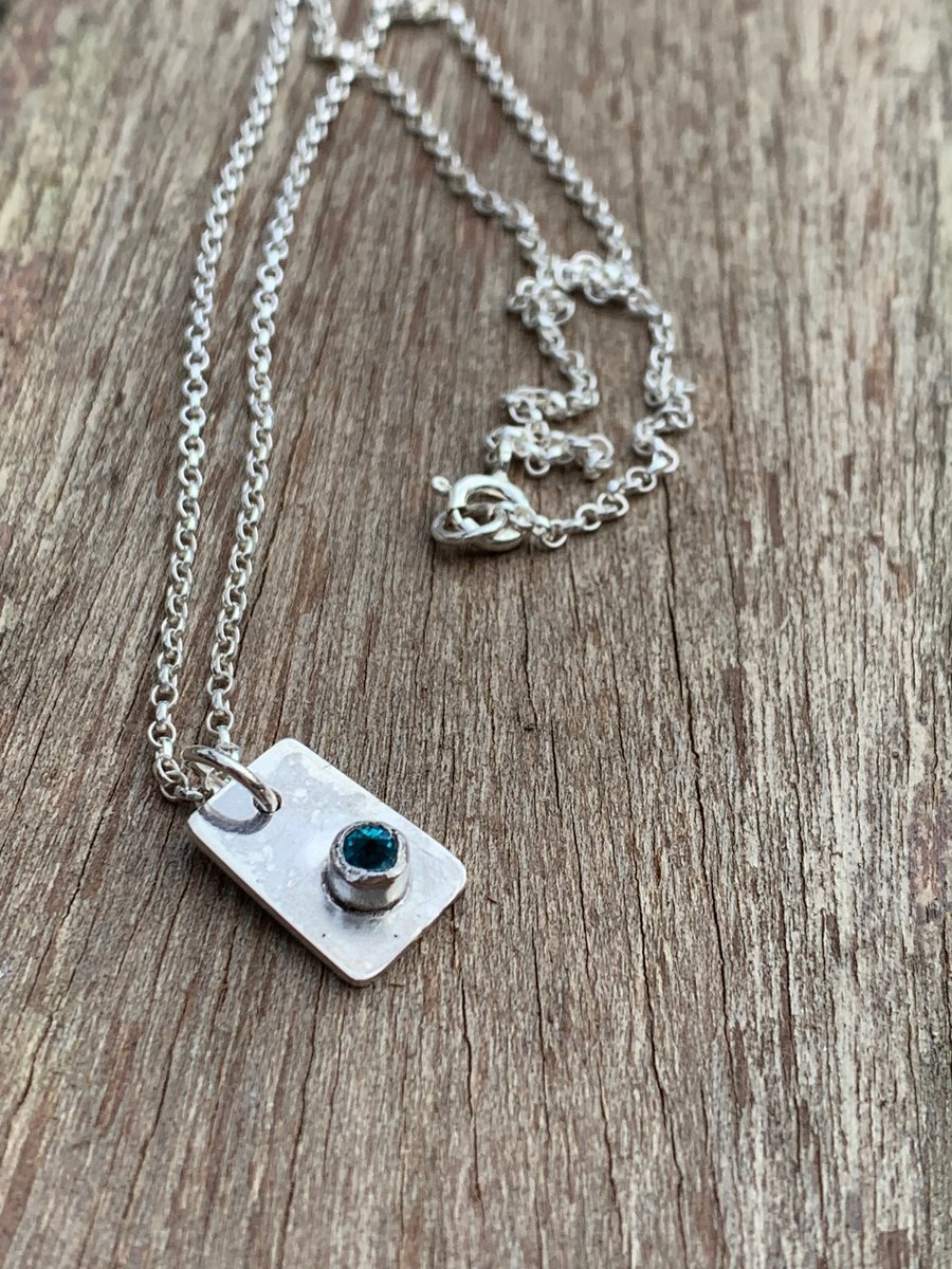 Sterling Silver pendant with green swarovski crystal