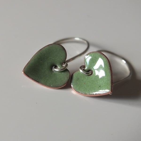 Apple green enamelled hearts