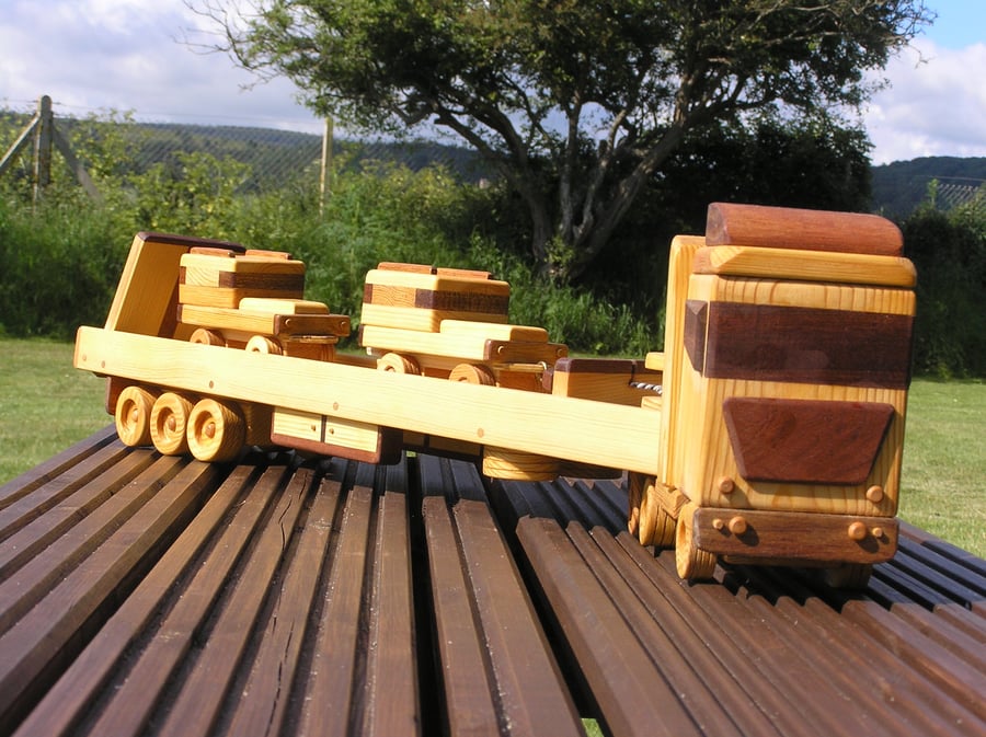 Wooden Model Toy Lorry Articulated Low Loader with Two off Roaders