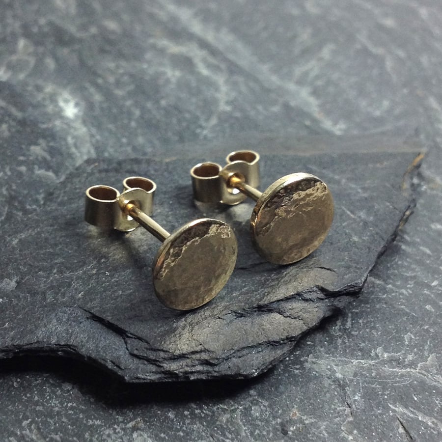 9ct gold round stud earrings.