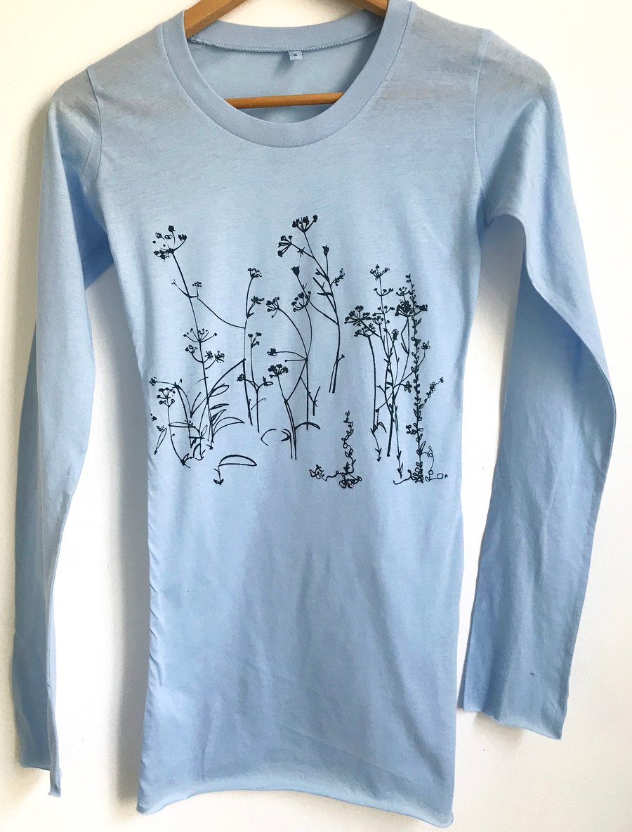  Wild Meadow Flowers Womens Long Sleeve light blue Tunic T shirt dark navy print