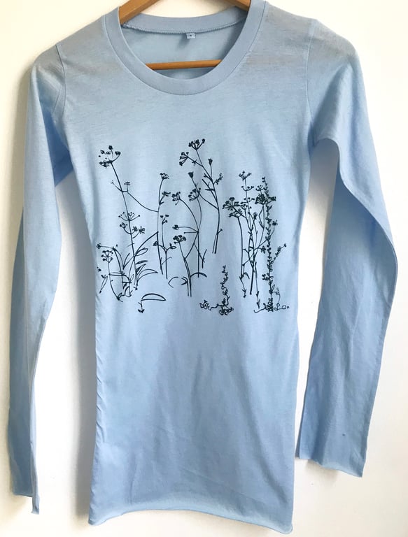  Wild Meadow Flowers Womens Long Sleeve light blue Tunic T shirt dark navy print