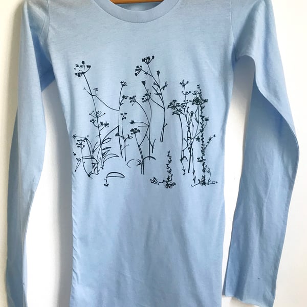  Wild Meadow Flowers Womens Long Sleeve light blue Tunic T shirt dark navy print
