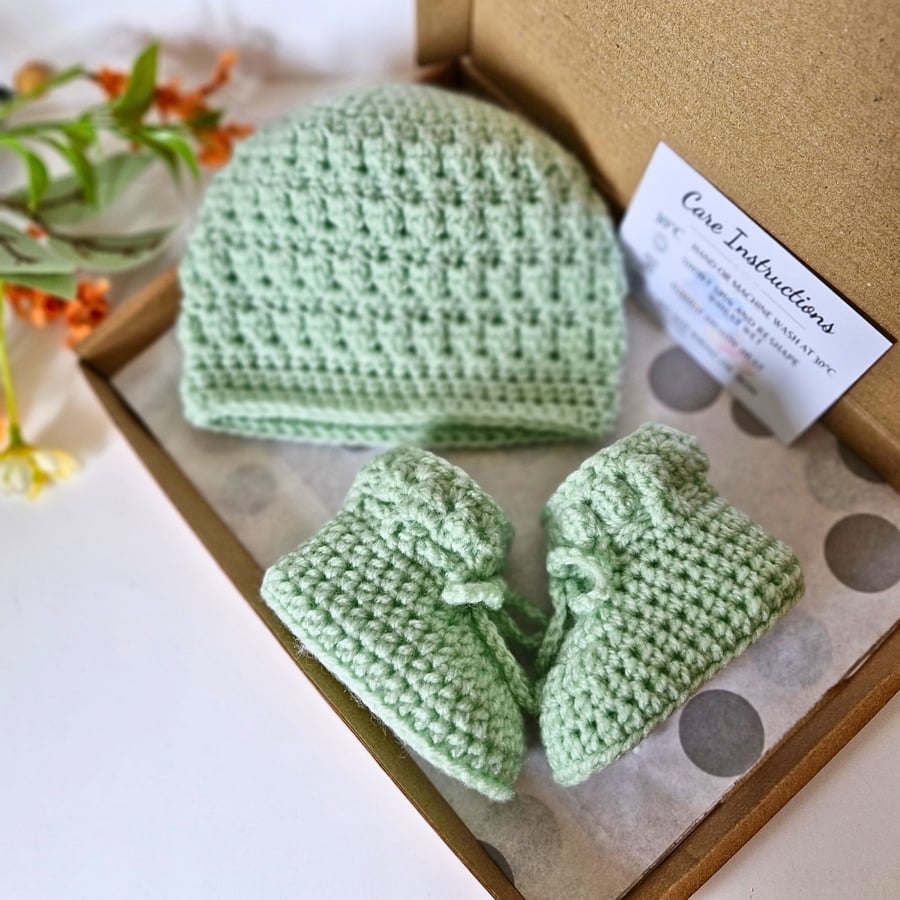 Crochet Baby Hat and Booties Set – Tea Green