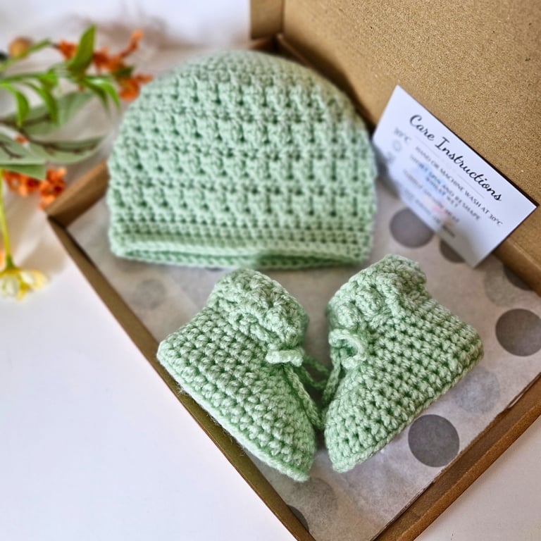 Crochet Baby Hat and Booties Set – Tea Green