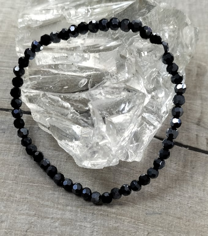 HB2  Halloween gothic black beaded elasticated bracelet