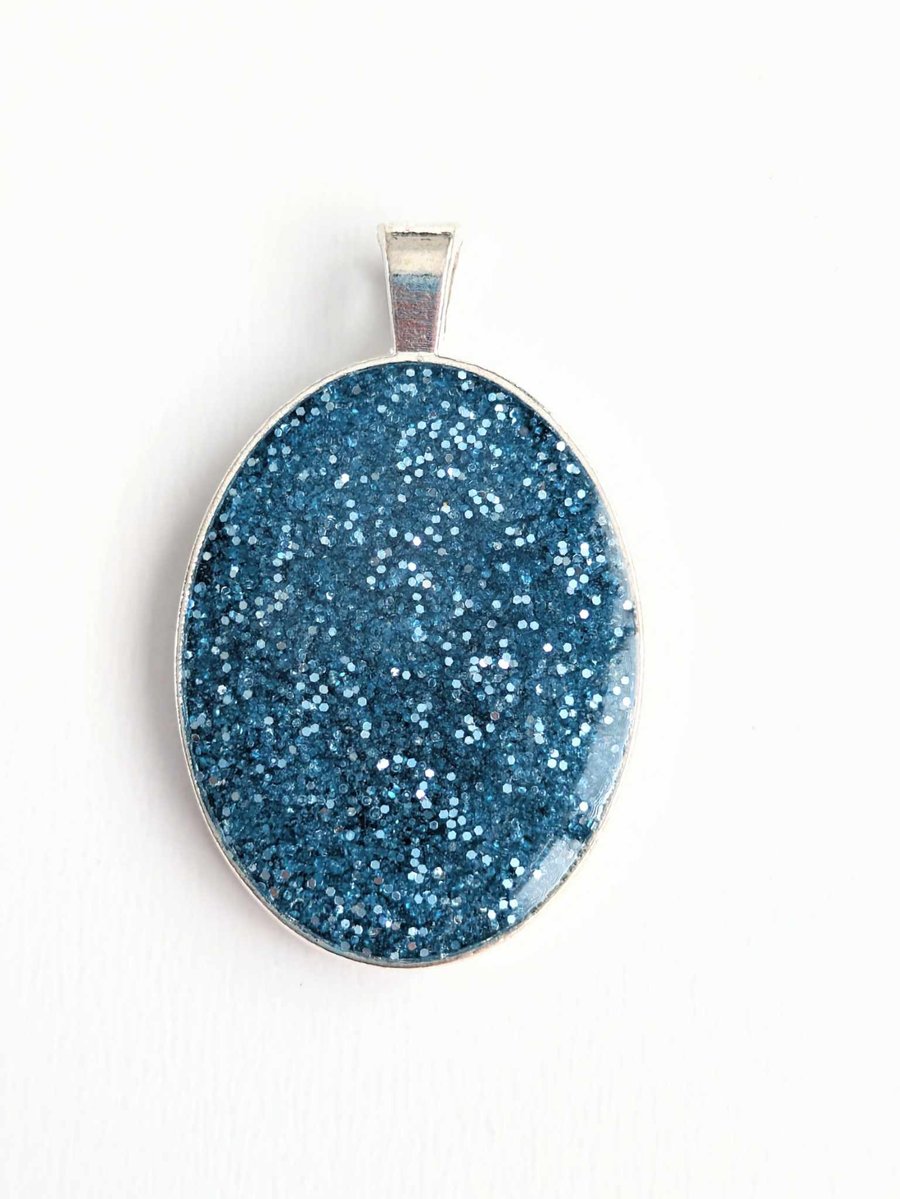 Oval Pendant With Blue Glitter