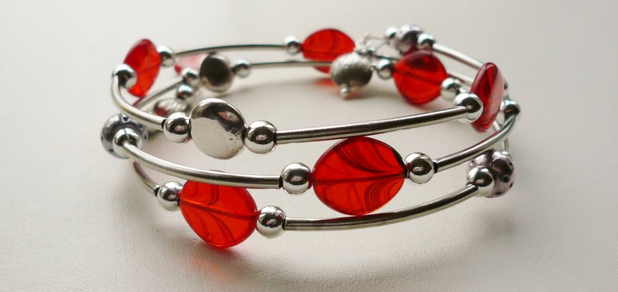 Red Veined Glass Bead Wrap Around  Memory Wire Bracelet   KCJ993