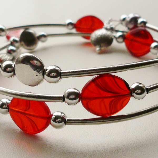 Red Veined Glass Bead Wrap Around  Memory Wire Bracelet   KCJ993