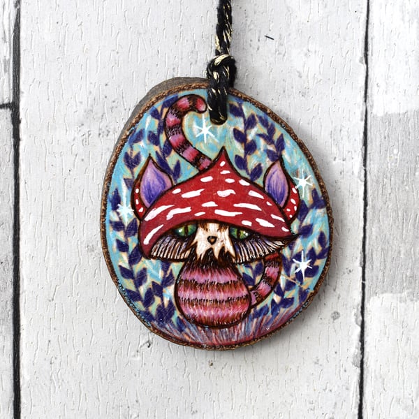 Fun fungi cat. Pyrography whimsical hanging disc, personalisable.