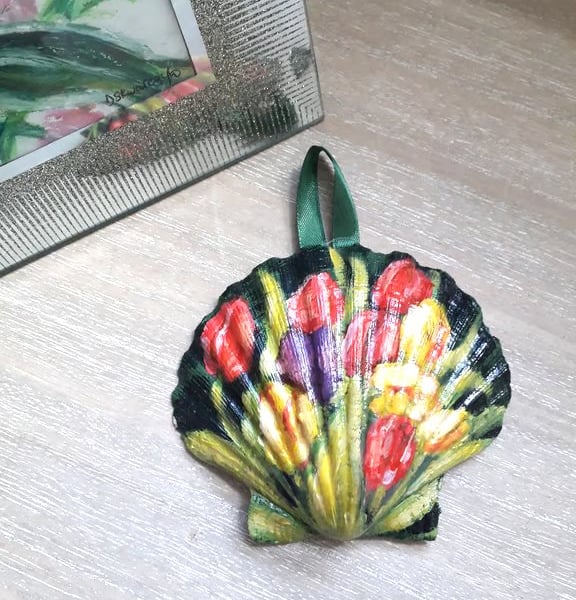 Tulips handpainted king scallop shell wall art