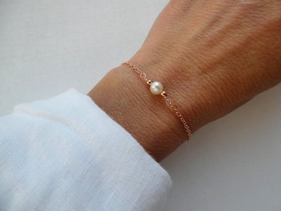 Rose gold chain and freshwater pearl bracelet