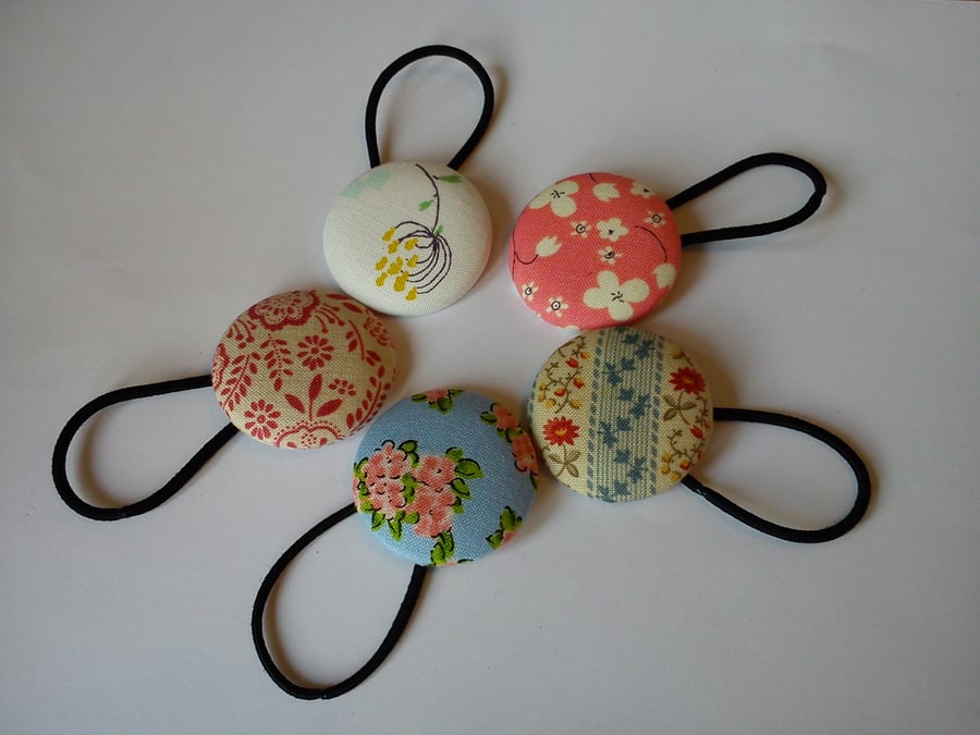 Vintage inspired floral Large hair button bobbles set of 5 in gift tin