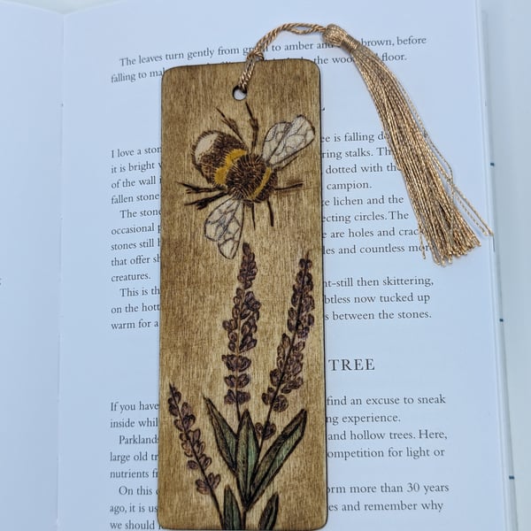  Pyrography bee and lavender wooden bookmark, gift for a bee lover 