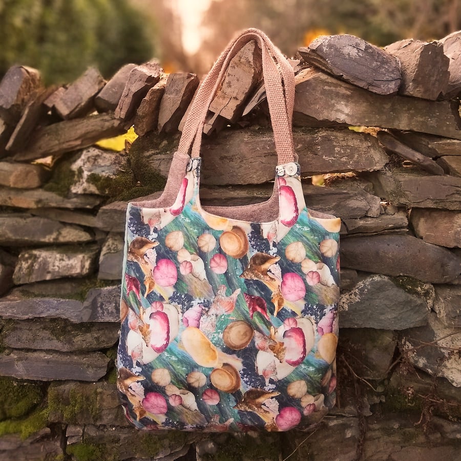 Shell tote bag