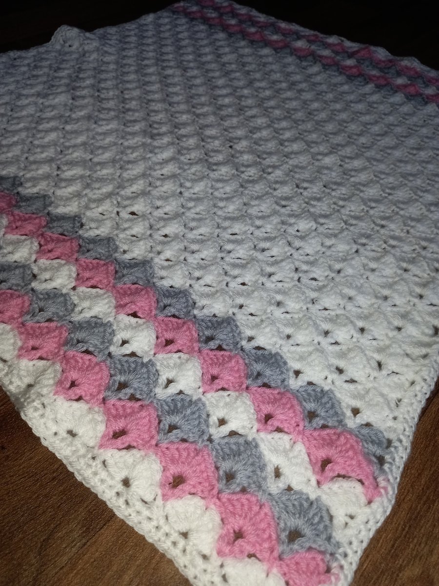 Crocheted shell blanket