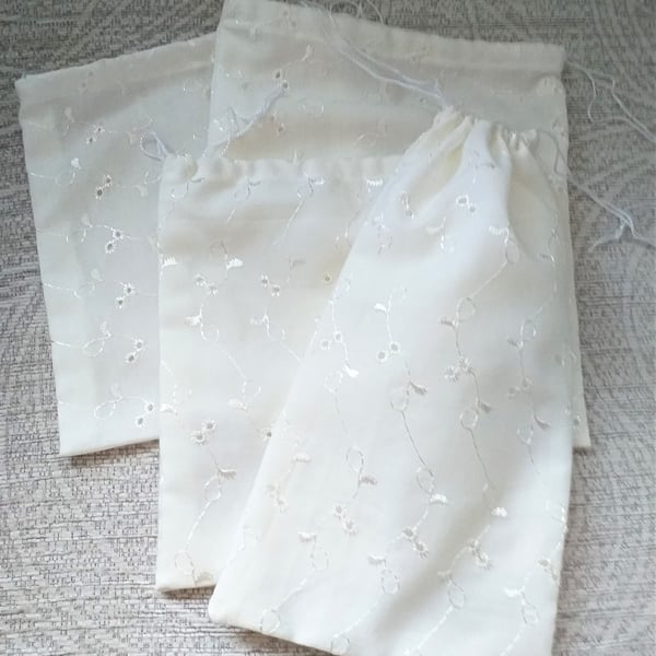 Pack of Four, Broderie Anglaise, Drawstring, Gift Bags