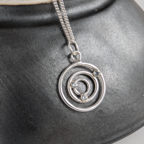 STERLING SILVER & 9 carat Gold Concentric Circle pendant