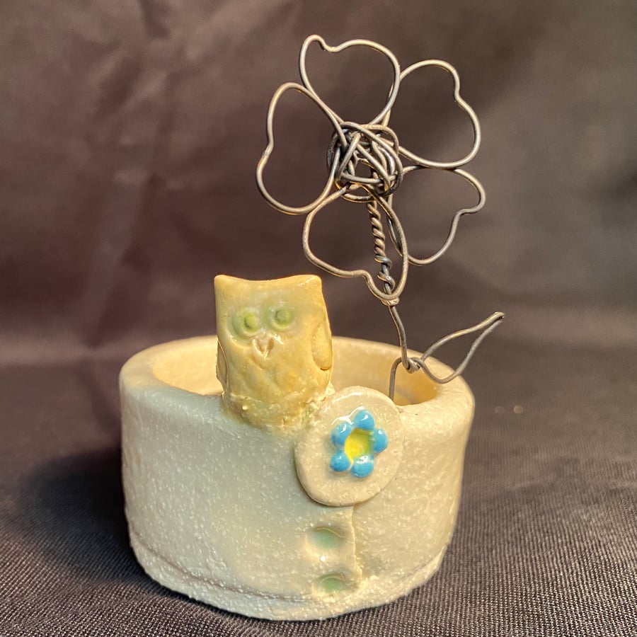 Tea light holder with owl