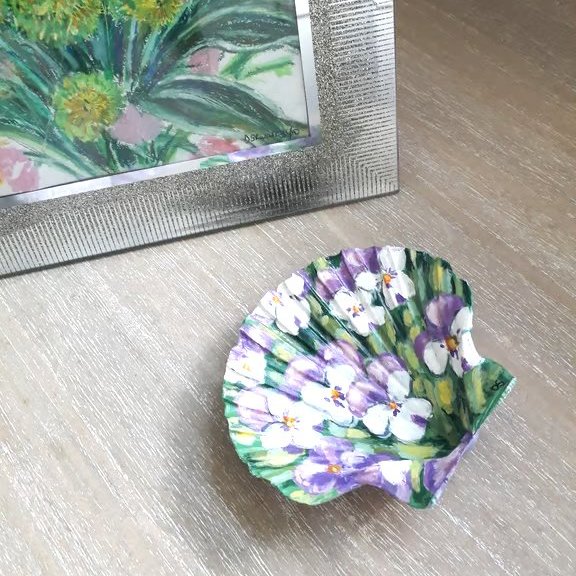 "Violas" handpainted king scallop shell trinket dish