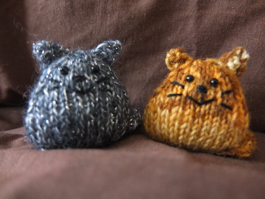 Little Kittie Cats, Little knitted Cats, Hand Knitted Cats, Happy little cats