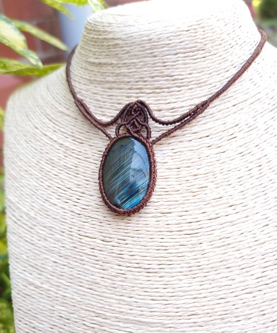 Labradorite Macrame Pendant Necklace, Hand woven Macrame jewellery 