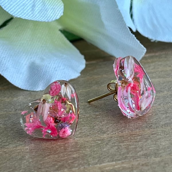 Pink floral heart resin stud earrings with real flowers