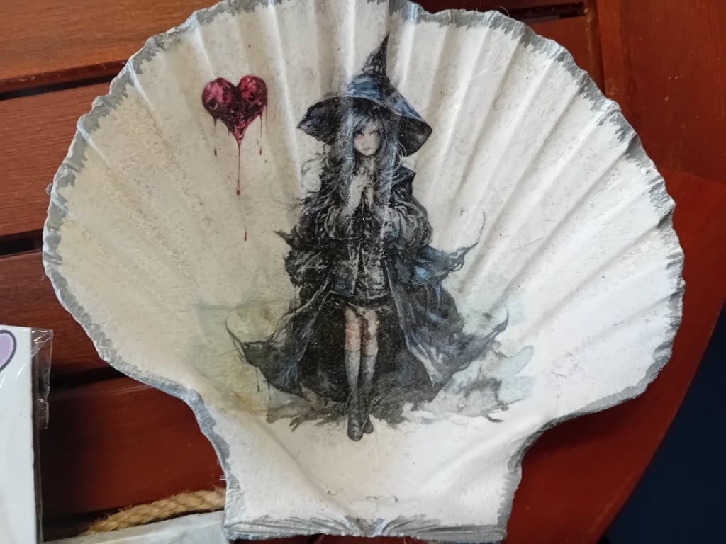 Shell trinket dish - Witch