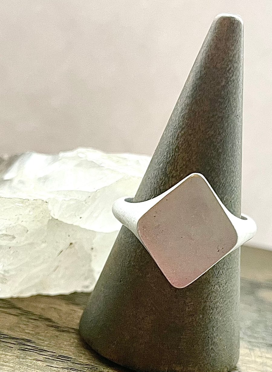 Square signet ring