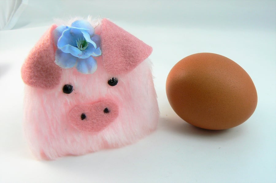 Egg cosy ( Pig)