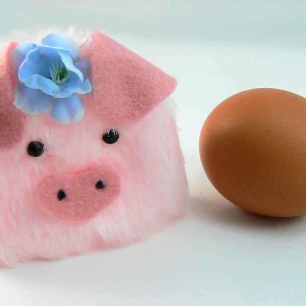 Egg cosy ( Pig)